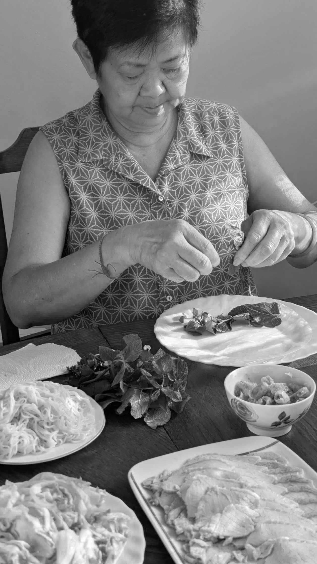 Mamma förbereder mat